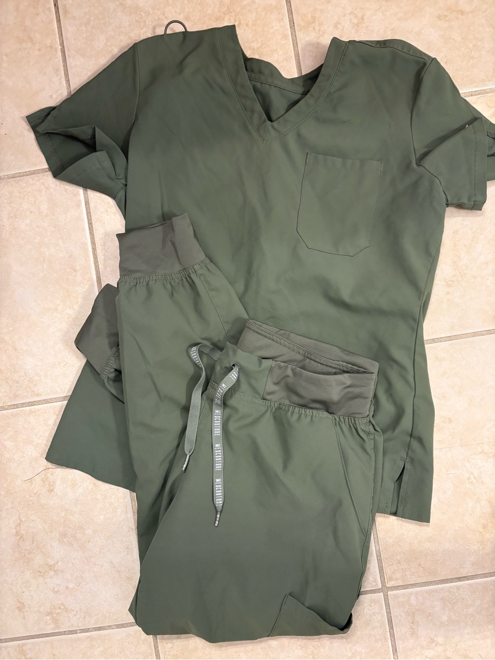 Med Couture Olive Green Women's Scrub Top & Drawstring Joggers Set (S/MP)